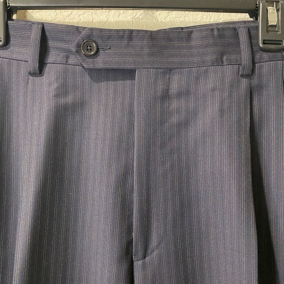 Donna Karen Signature Italian  2-Button Suit Set - Picture 11 of 15